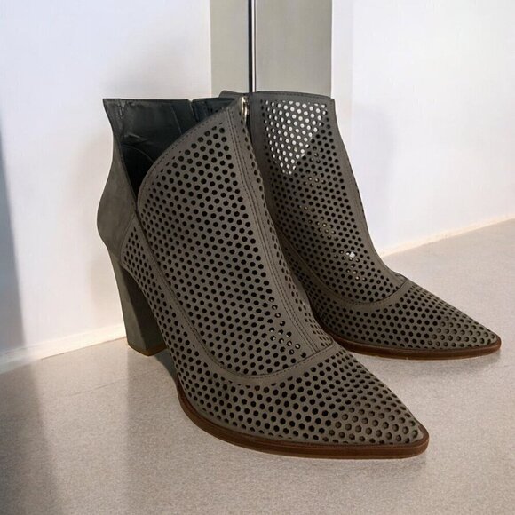 VINCE CAMUTO Levesna Ankle Bootie In Perforated Grey Gravel Nubuck Leather Sz 9 - Picture 13 of 13